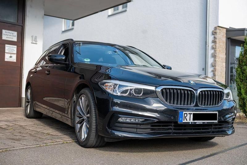 Schwarz Gebraucht 2018 BMW 530 Sport Line Kombi | 19.990 € (Superpreis) - Bild 1/4