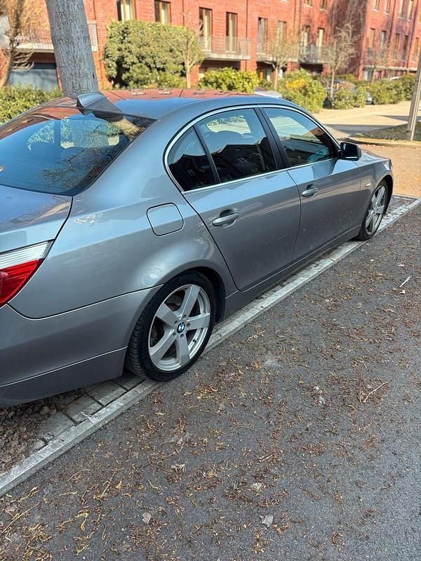 Gebraucht BMW 523 177 PS (130 kW) 2007 Grau Limousine