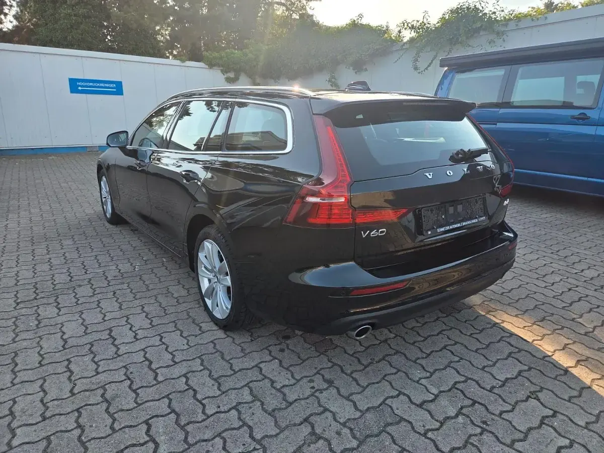 Gebraucht Volvo V60 Momentum 190 PS (139 kW) 2018 Schwarz Kombi