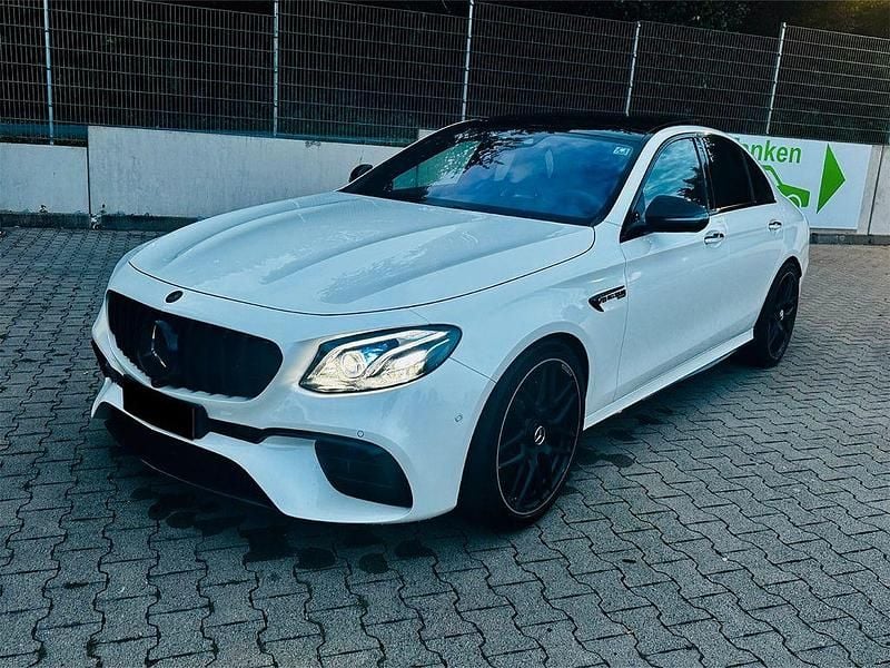 Weiß Gebraucht 2019 Mercedes E63S AMG AMG Limousine | 69.990 € (Fairer Preis) - Bild 1/4