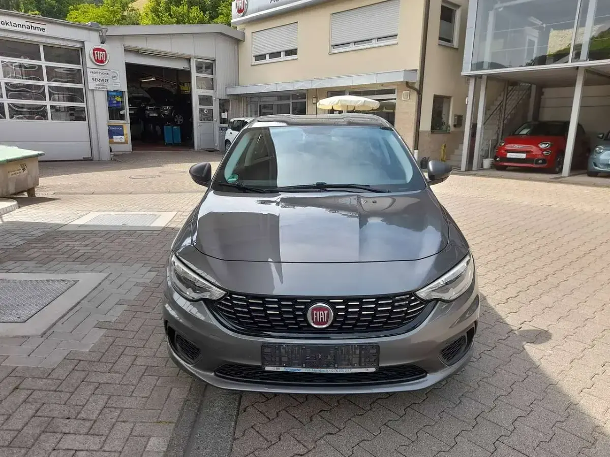 Gebraucht Fiat Tipo Pop 95 PS (69 kW) 2016 Colosseo grau metallic Kleinwagen