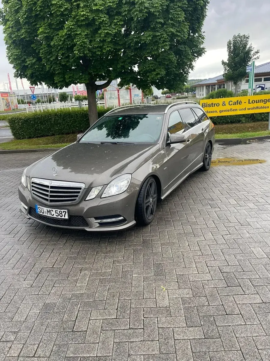 Gebraucht Mercedes E250 204 PS (150 kW) 2012 Grau Kombi