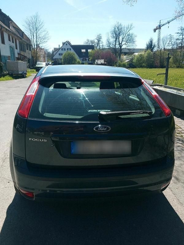 Usata Ford Focus 102 CV (75 kW) 2006 Argento Utilitaria