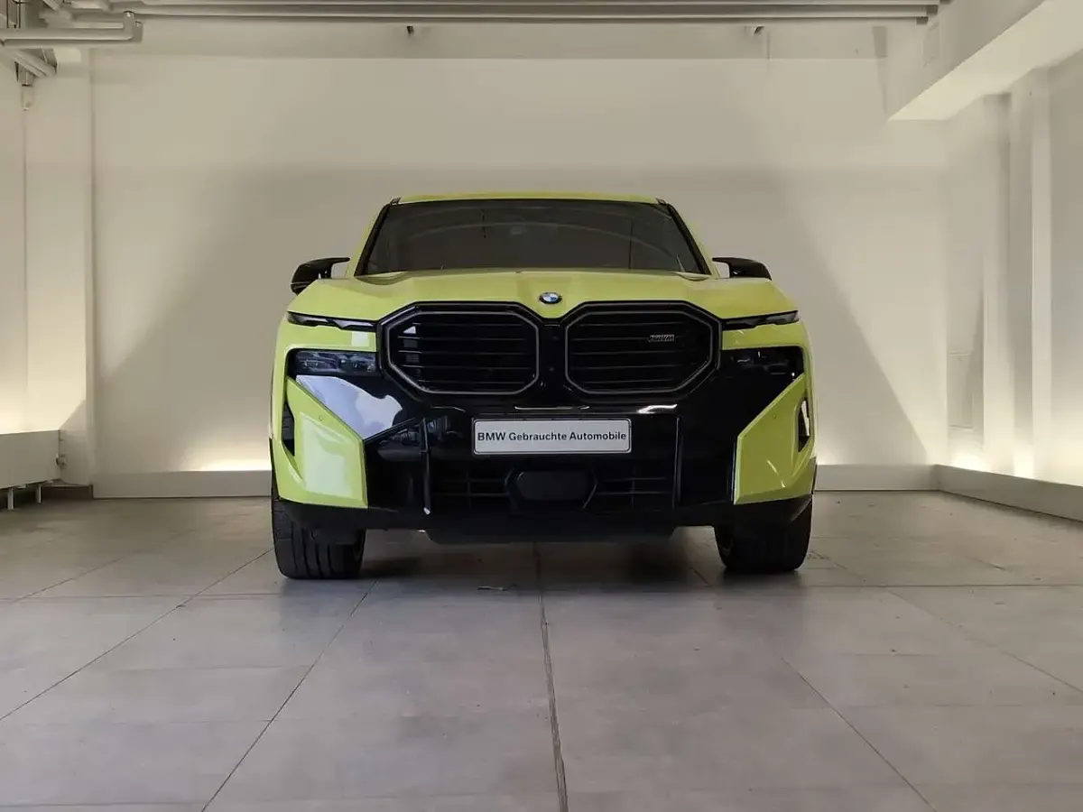 Używany BMW XM Performance 653 KM (480 kW) 2025 Żółty SUV
