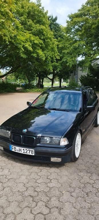 Schwarz Gebraucht 1997 BMW 323 Performance Kombi | 3.500 € (Fairer Preis) - Bild 1/4