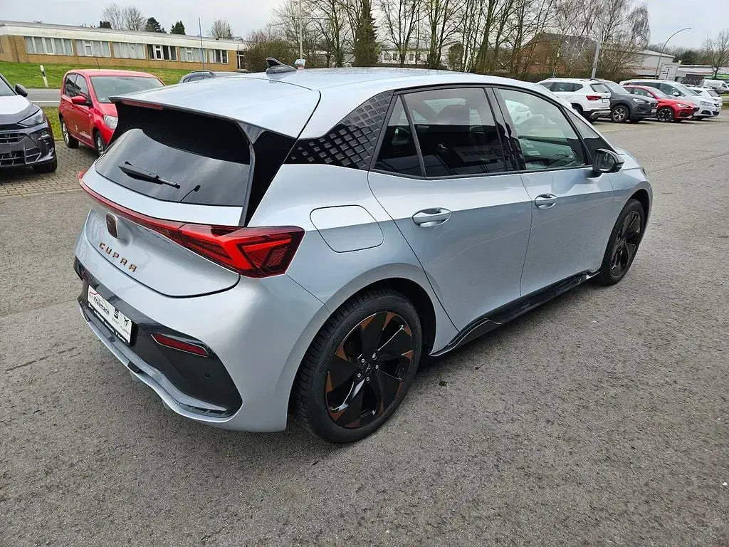 Neu Cupra Born 169 kW (231 PS) 2026 Silber Kleinwagen