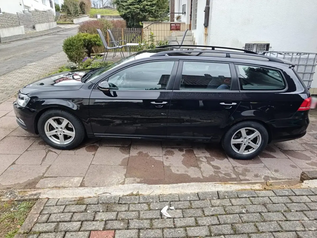 Gebraucht VW Passat 106 PS (77 kW) 2011 Schwarz Kombi