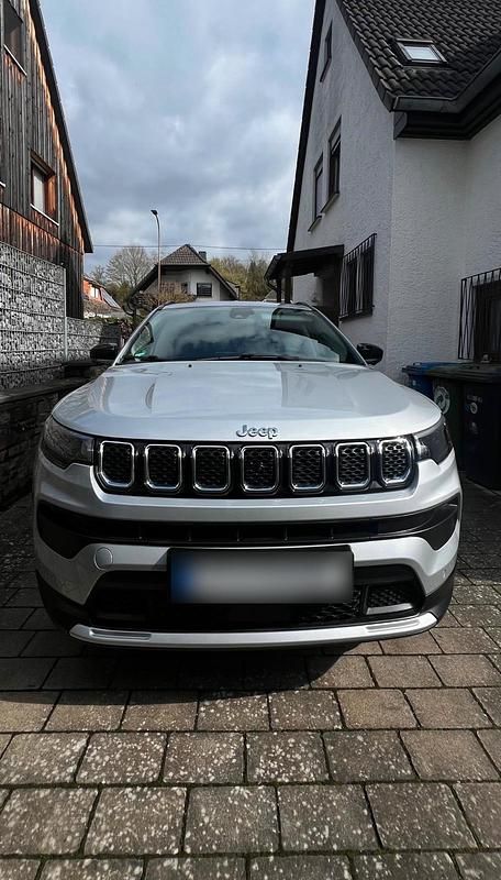 Gebraucht Jeep Compass Limited 150 PS (110 kW) 2022 Silber SUV