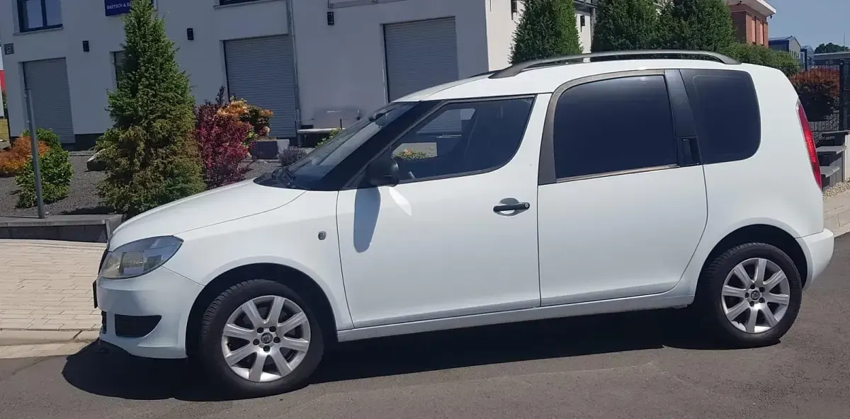 Gebraucht Skoda Roomster 75 PS (55 kW) 2015 Weiß Van / Kleinbus