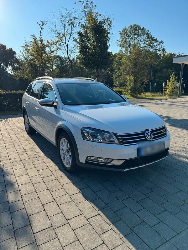 Weiß Gebraucht 2013 VW Passat Alltrack Kombi | 7.500 € (Guter Preis) - Bild 1/4