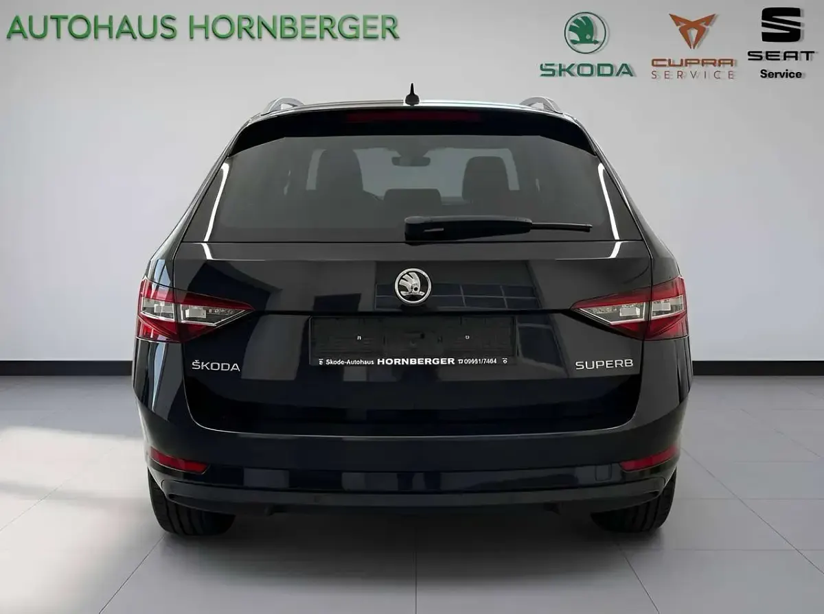 Gebraucht Skoda Superb Ambition 190 PS (139 kW) 2016 Schwarzmagic perleffekt Kombi