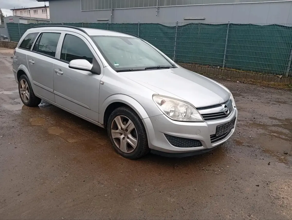 Gebraucht Opel Astra Edition 110 PS (80 kW) 2008 Silber Kombi