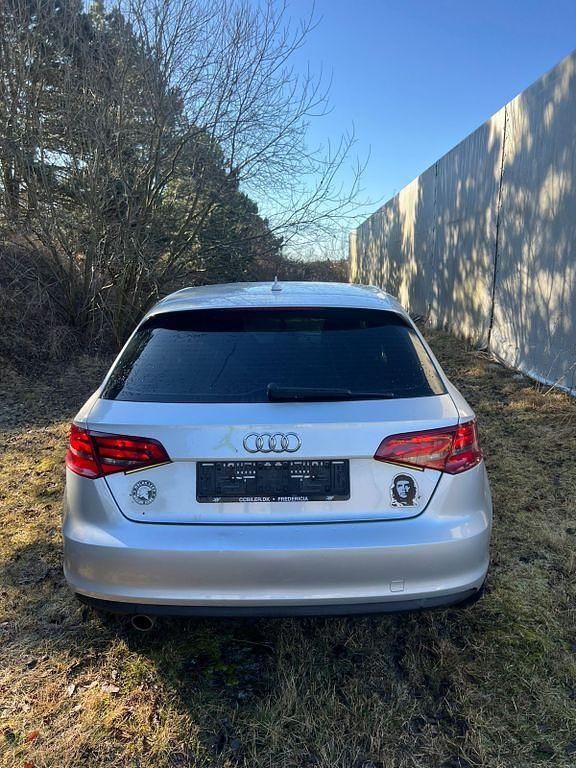 Gebraucht Audi A3 Attraction 105 PS (77 kW) 2013 Silber Limousine