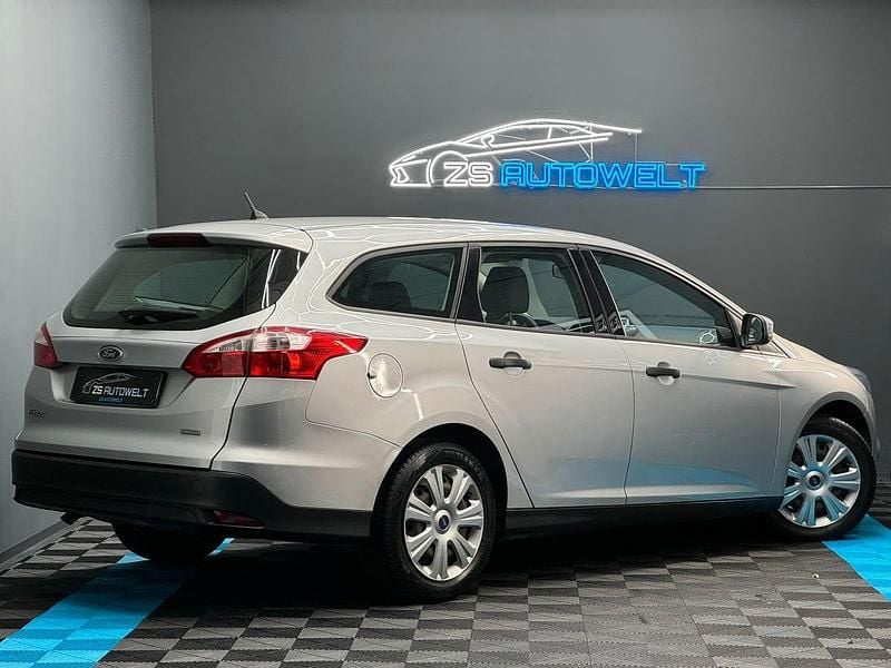 Gebraucht Ford Focus Ambiente 101 PS (74 kW) 2014 Silber Kombi