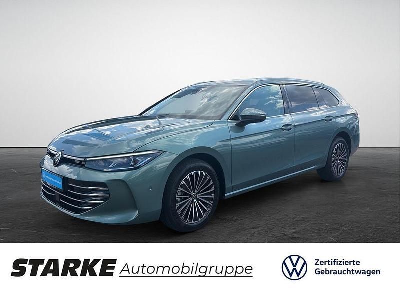 Grün Gebraucht 2024 VW Passat Elegance Kombi | 37.440 € (Superpreis) - Bild 1/4