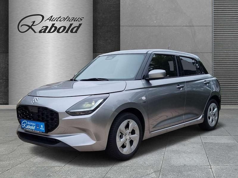 Mineral grau Gebraucht 2025 Suzuki Swift Comfort Kleinwagen | 17.990 € (Fairer Preis) - Bild 1/4