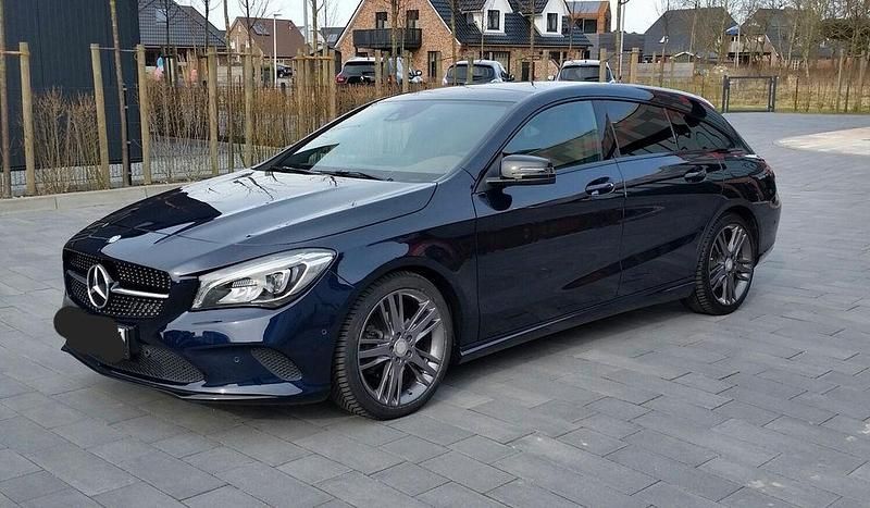 Gebraucht Mercedes CLA200 Shooting Brake 136 PS (100 kW) 2016 Blau Kombi