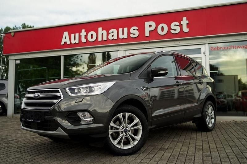 Grau Gebraucht 2019 Ford Kuga Titanium SUV | 16.999 € (Guter Preis) - Bild 1/4
