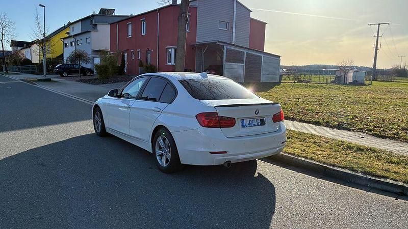 Gebraucht BMW 316 116 PS (85 kW) 2014 Weiß Limousine