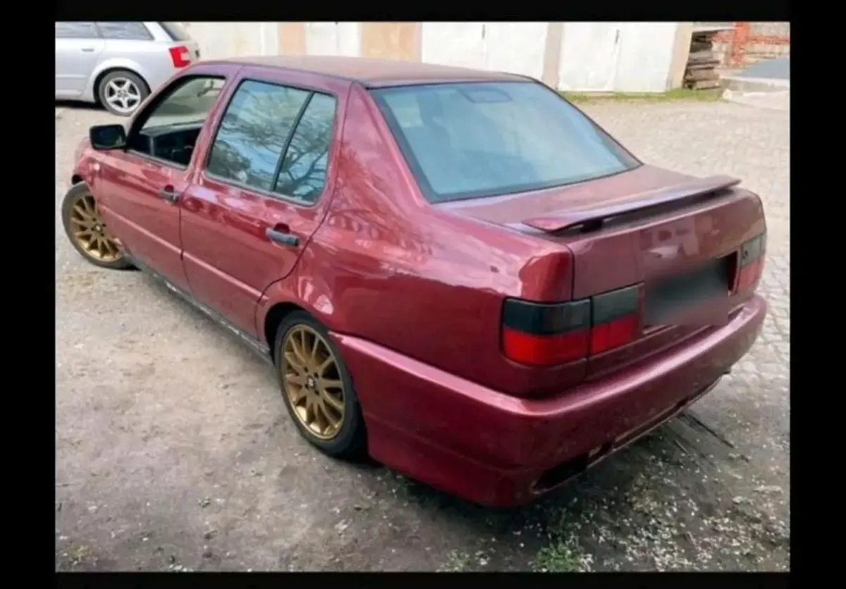 Gebraucht VW Vento 174 PS (127 kW) 1997 Rot Limousine