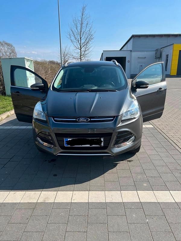 Gebraucht Ford Kuga 150 PS (110 kW) 2016 Grau SUV