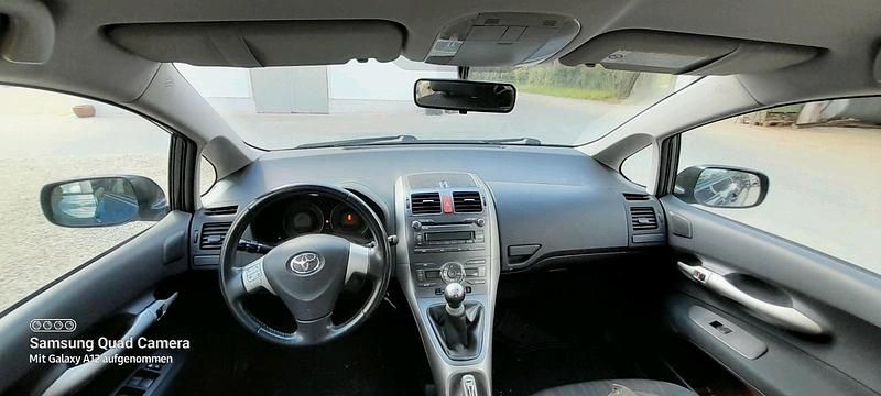 Gebraucht Toyota Auris 101 PS (74 kW) 2009 Blau Kleinwagen