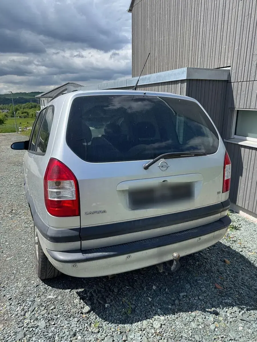 Gebraucht Opel Zafira 125 PS (91 kW) 2003 Silber Van / Kleinbus