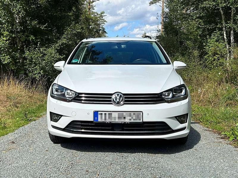 Weiß Gebraucht 2015 VW Golf VII Highline Kombi | 11.700 € (Fairer Preis) - Bild 1/4