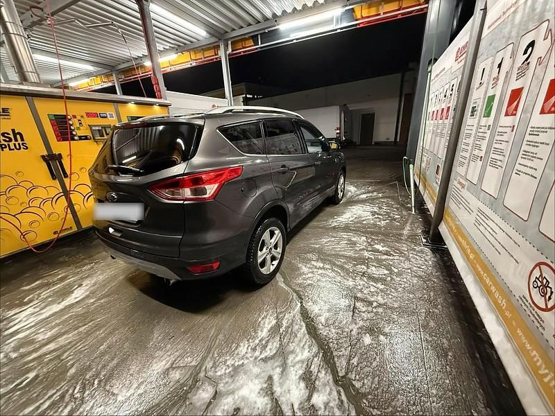 Gebraucht Ford Kuga 150 PS (110 kW) 2016 Grau SUV