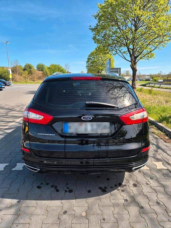 Gebraucht Ford Mondeo 180 PS (132 kW) 2016 Schwarz Kombi