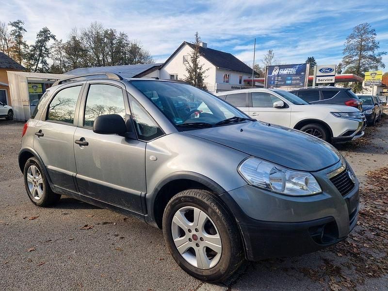 Grau Gebraucht 2008 Fiat Sedici Emotion SUV | 2.999 € (Fairer Preis) - Bild 1/4