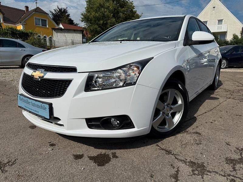 Weiß Gebraucht 2011 Chevrolet Cruze LT Kleinwagen | 6.500 € (Teuer) - Bild 1/4