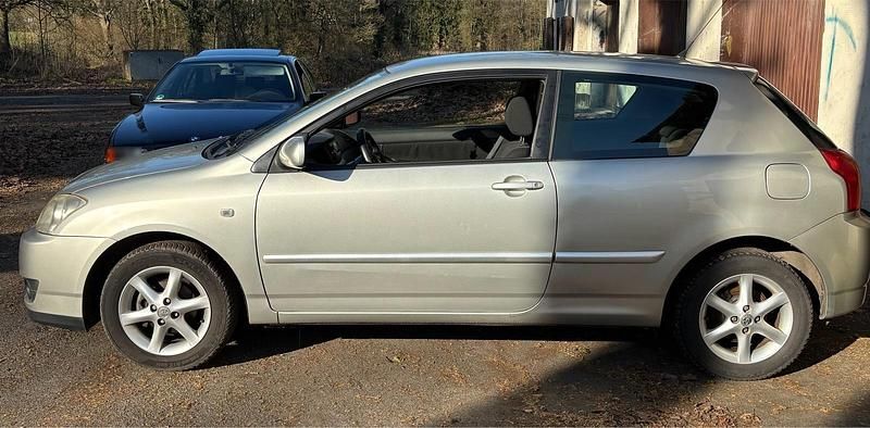 Gebraucht Toyota Corolla 97 PS (71 kW) 2005 Silber Kleinwagen