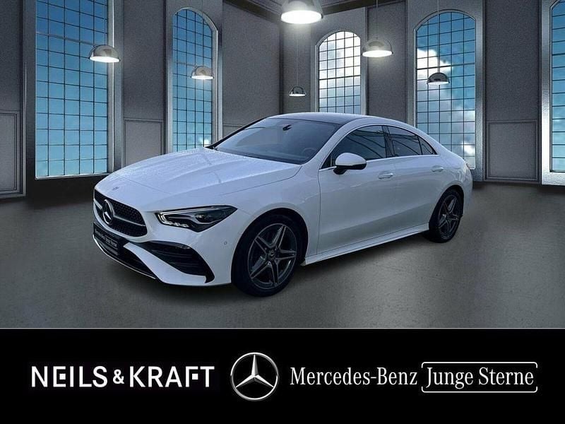 Weiß Gebraucht 2024 Mercedes CLA200 AMG Coupé | 36.790 € (Fairer Preis) - Bild 1/4