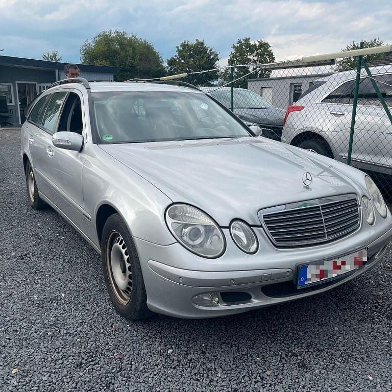 Silber Gebraucht 2004 Mercedes E220 Kombi | 2.700 € (Fairer Preis) - Bild 1/4
