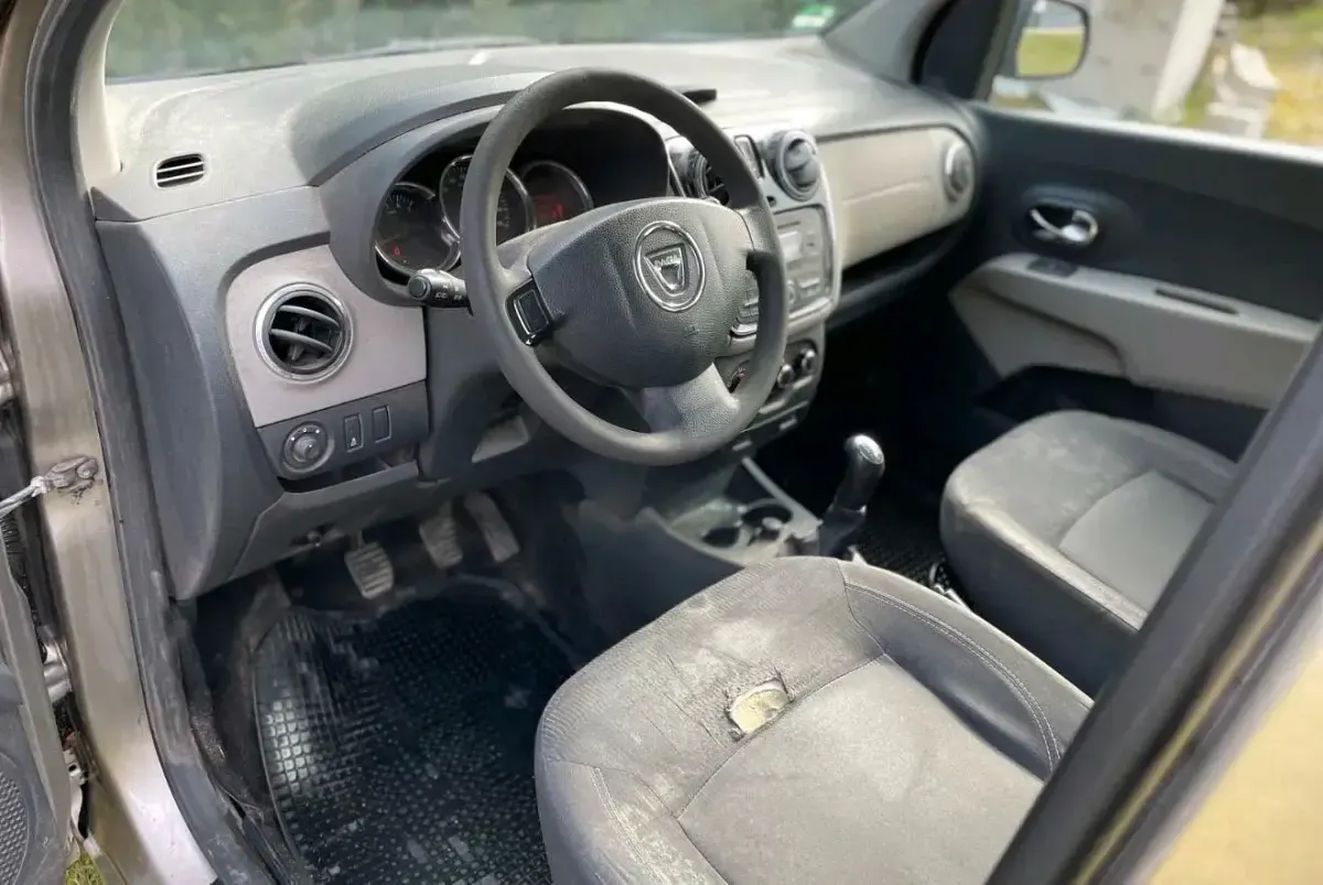 Używany Dacia Lodgy 90 KM (66 kW) 2013 Szary Minivan