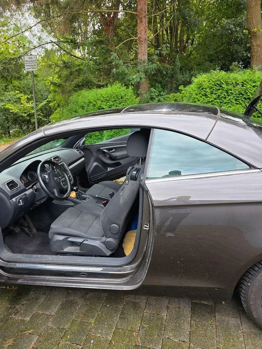 Gebraucht VW Eos 140 PS (102 kW) 2011 Braun Cabrio