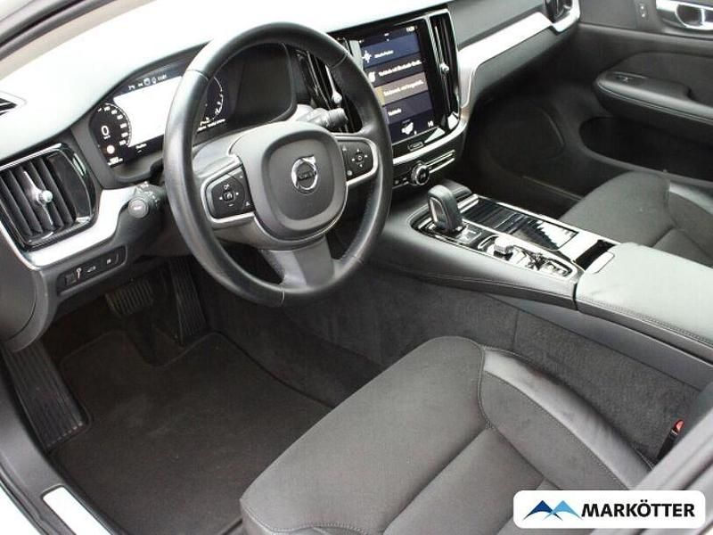 Gebraucht Volvo V60 Momentum 341 PS (250 kW) 2020 Weiss Kombi