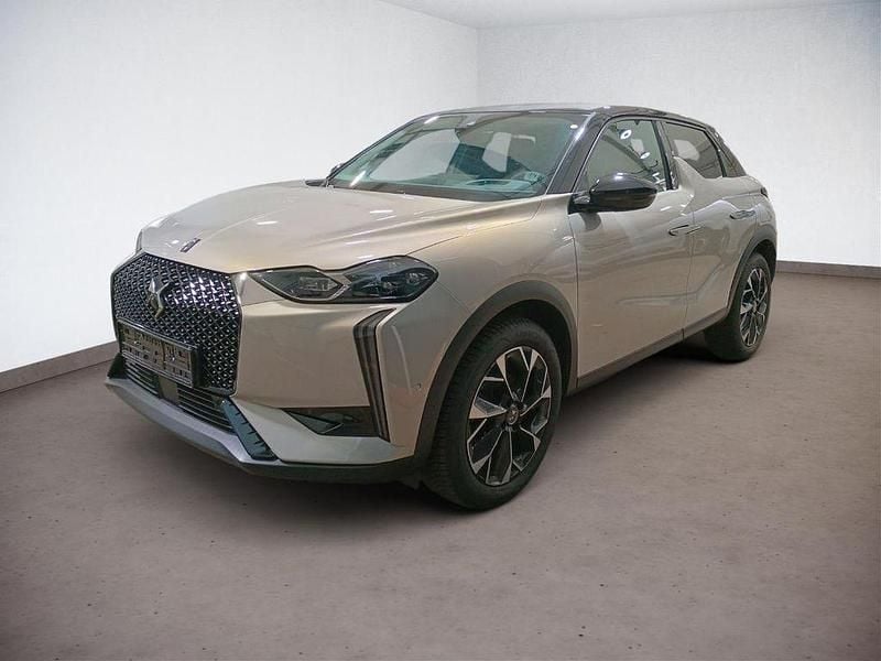 Grau/lackierung chrystal pearl Gebraucht 2024 DS Automobiles DS3 Crossback SUV | 21.990 € (Fairer Preis) - Bild 1/4