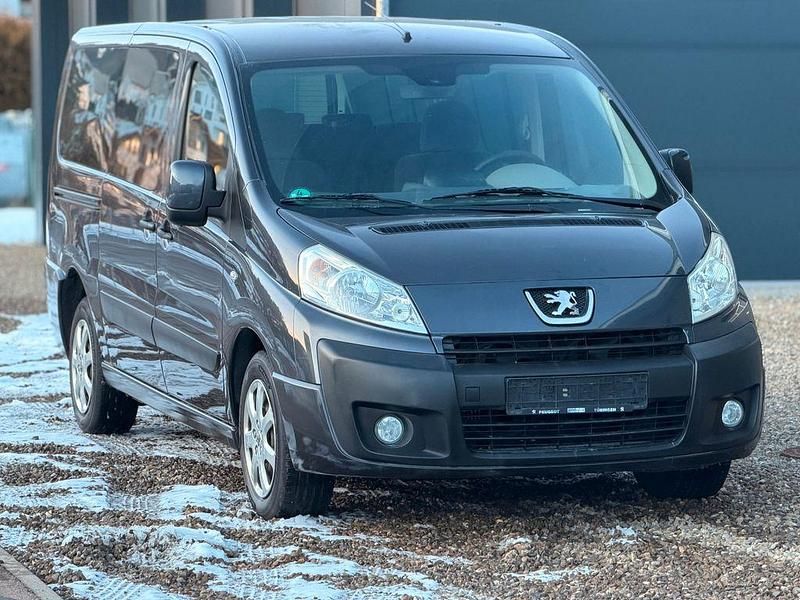 Gebraucht Peugeot TePee Active 128 PS (94 kW) 2011 Schwarz Van / Kleinbus