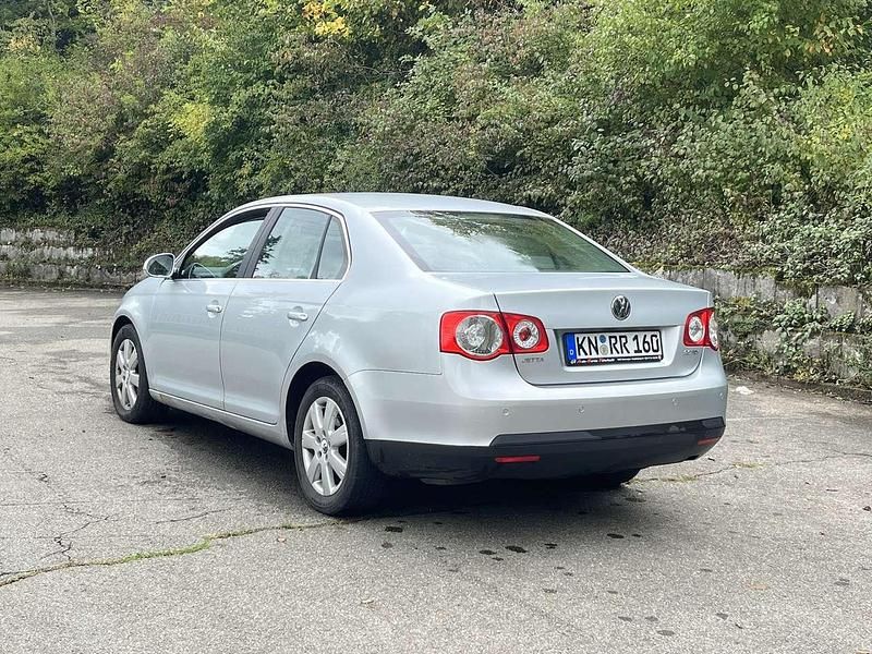 Gebraucht VW Jetta 140 PS (102 kW) 2008 Silber Limousine