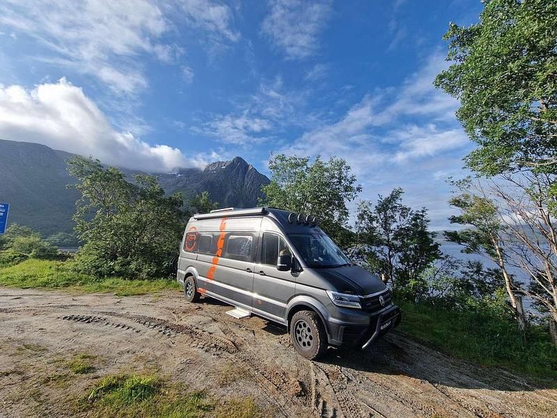 Grau Gebraucht 2021 VW California California Van | 82.999 € - Bild 1/4