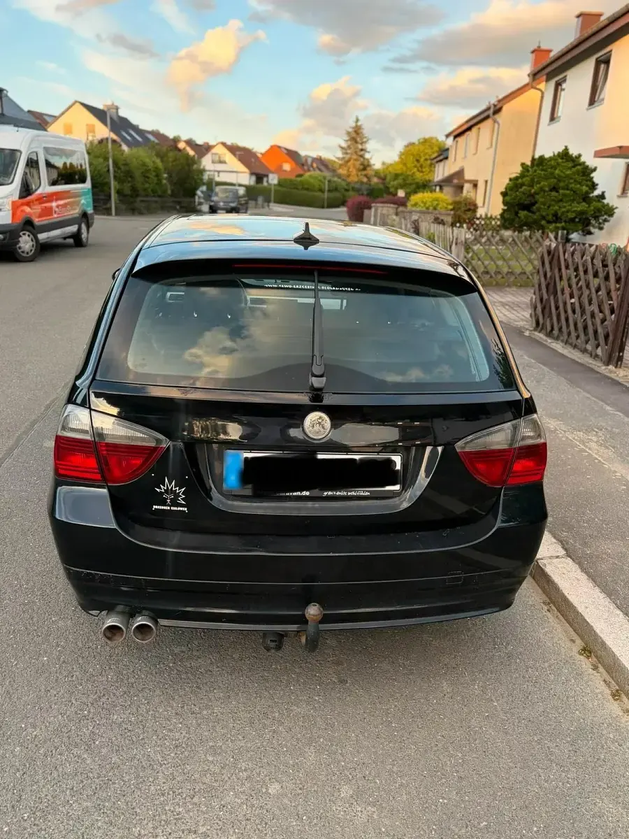 Gebraucht BMW 320 163 PS (119 kW) 2005 Schwarz Kombi