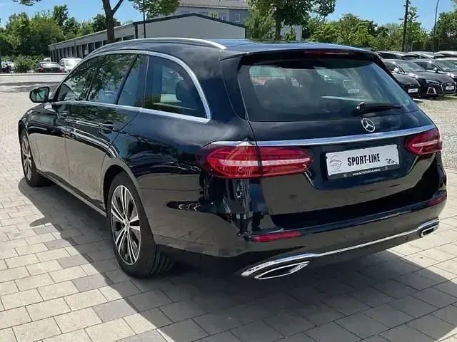 Gebraucht Mercedes E400 330 PS (242 kW) 2022 Schwarz Limousine