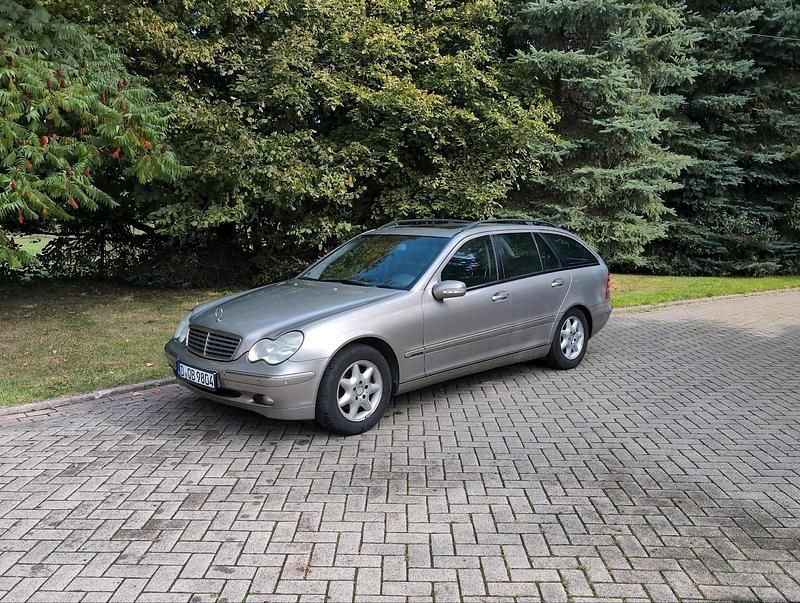 Grau Gebraucht 2003 Mercedes C200 Kombi | 3.900 € - Bild 1/4