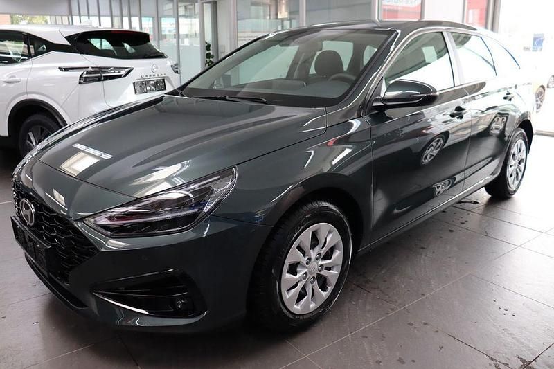 Cypress grün Neu 2025 Hyundai i30 Kombi | 19.650 € (Superpreis) - Bild 1/4