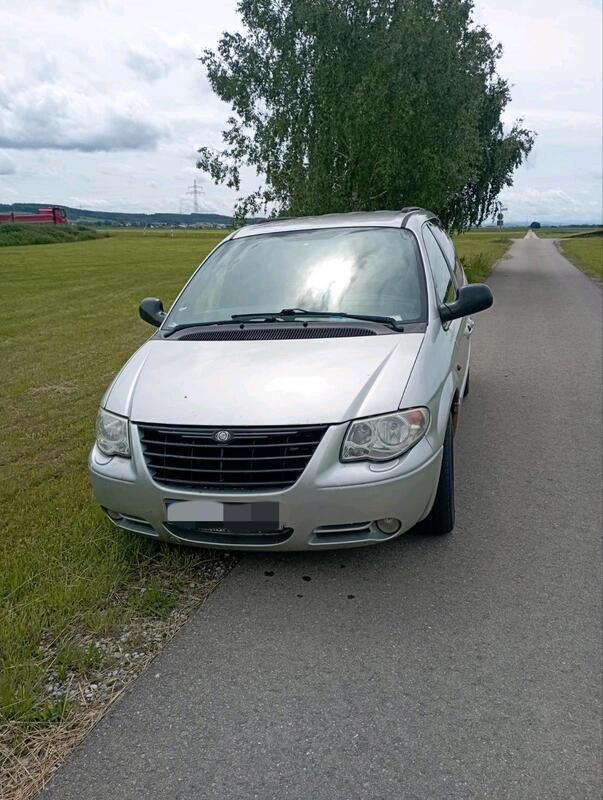 Grau Gebraucht 2004 Chrysler Grand Voyager Van / Kleinbus | 2.300 € (Teuer) - Bild 1/4