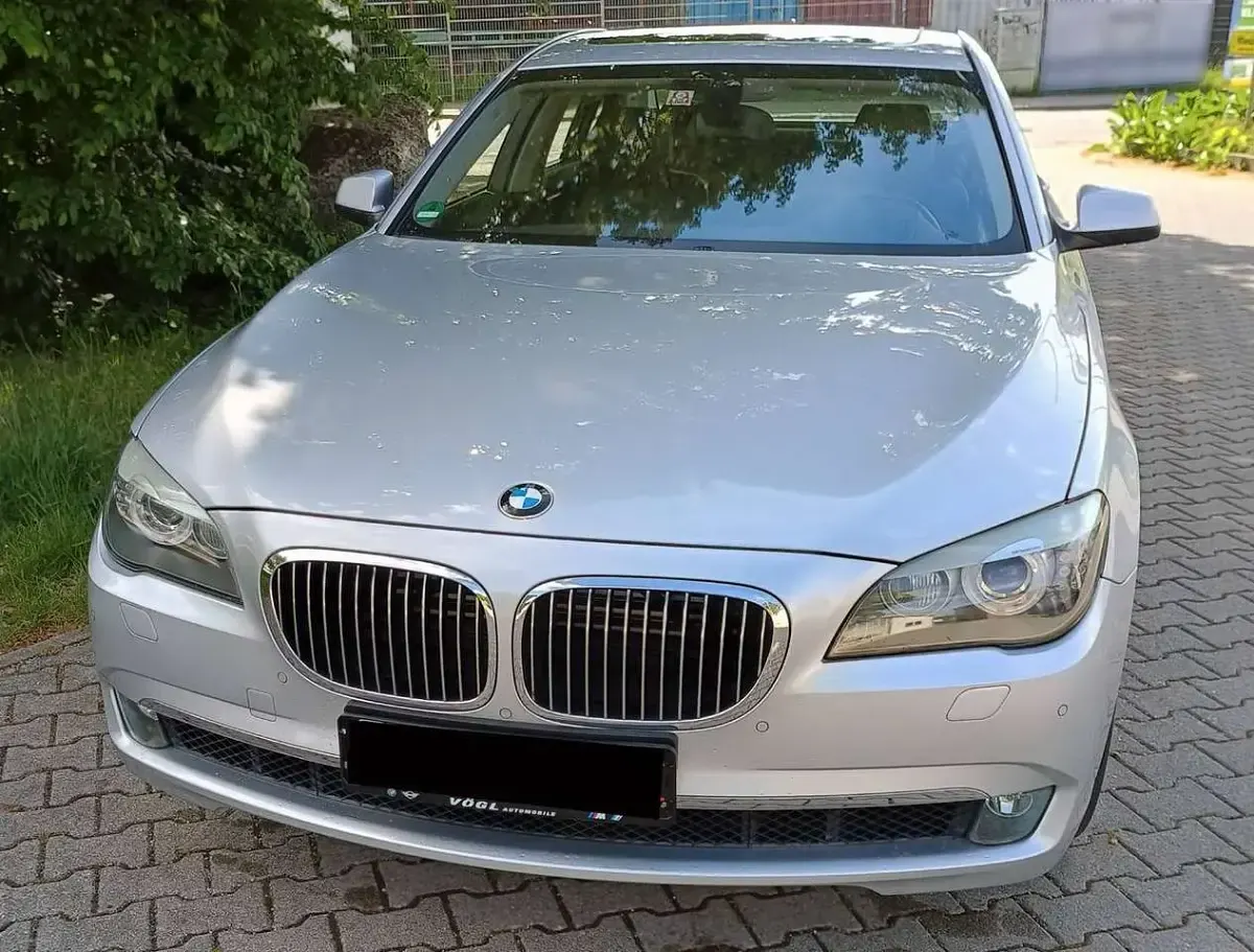 Gebraucht BMW 750 408 PS (300 kW) 2010 Silber Limousine