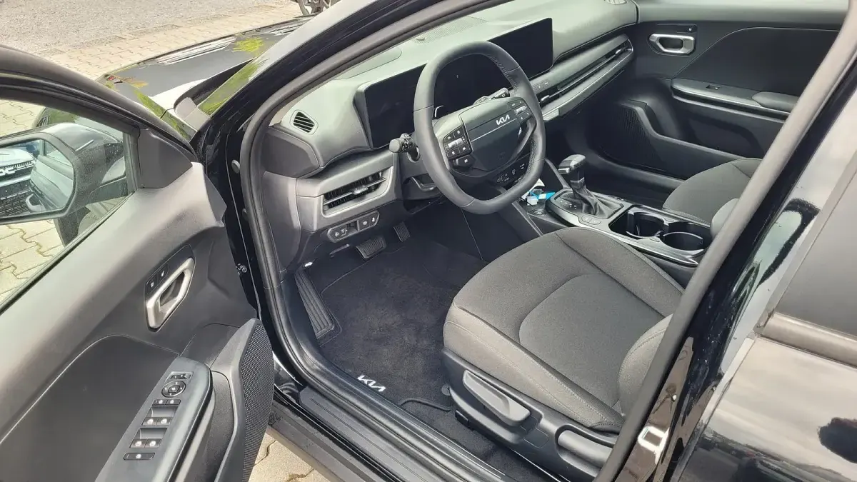 Nowe Kia K4 150 KM (110 kW) 2026 Czarny