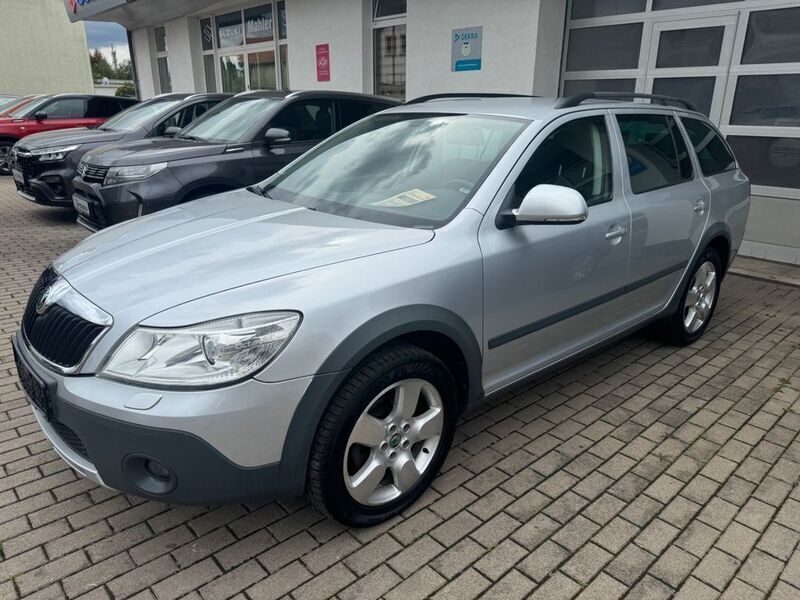 Silber Gebraucht 2012 Skoda Octavia Scout 4x4 Kombi | 7.488 € (Guter Preis) - Bild 1/4